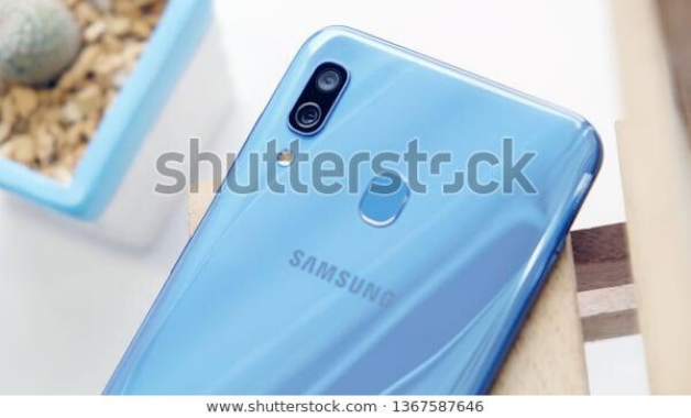 Imagem: Galaxy A30 tem design elegante. Créditos: Framesira/Shutterstock Imagem: Galaxy A30 tem design elegante. Créditos: Framesira/Shutterstock