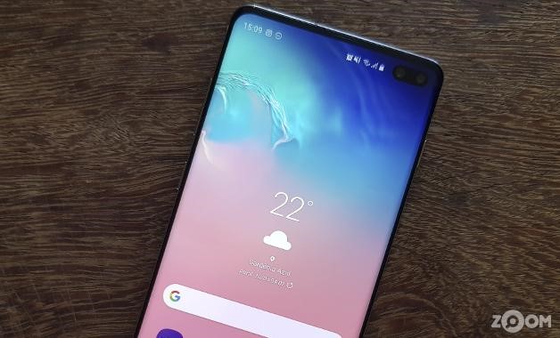 Foto: Galaxy S10 Plus tem câmera dupla frontal. Créditos: Ana Marques/Zoom Foto: Galaxy S10 Plus tem câmera dupla frontal. Créditos: Ana Marques/Zoom