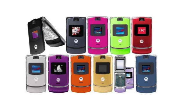 Celular antigo v3 razr motorola completo  Lançado em 2004 o Motorola Razr  V3 como é conhecido apenas por V3, revolucionou o design de celulares e  deixou uma marco no mercado de