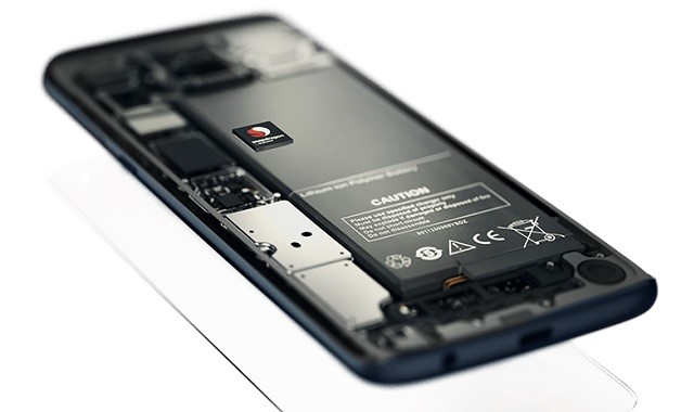 iPhone 6S vs Moto G6 Plus: vale a pena comprar um iPhone antigo ou um  Motorola novo? - DeUmZoom