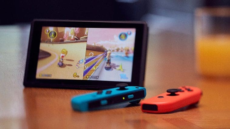 Laterais do Nintendo Switch são joysticks que se destacam do aparelho / Divulgação: Nintendo